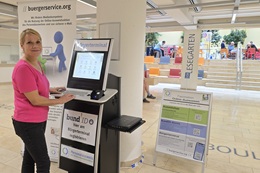 Vorschaufoto zu dem Artikel: buergerservice.org betreibt deutschlandweit ersten betreuten Showroom Online-Ausweisen (eID) in der Stadtbibliothek in Bremen. 