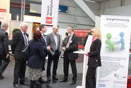  eine Delegation vom Bayerischen Landtag am Stand von buergerervice.org (Bild: buergerservice.org).