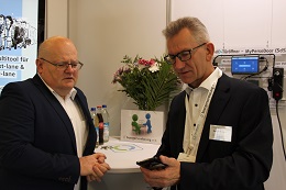 Dieter Rittinger (l) und Rudolf Philipeit (r) im Gespräch über die bald verfügbare Smart-eID (Foto: buergerservice.org)